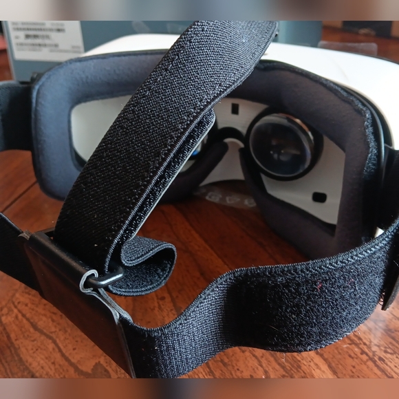 SAMSUNG GEAR VR - Picture 7 of 11